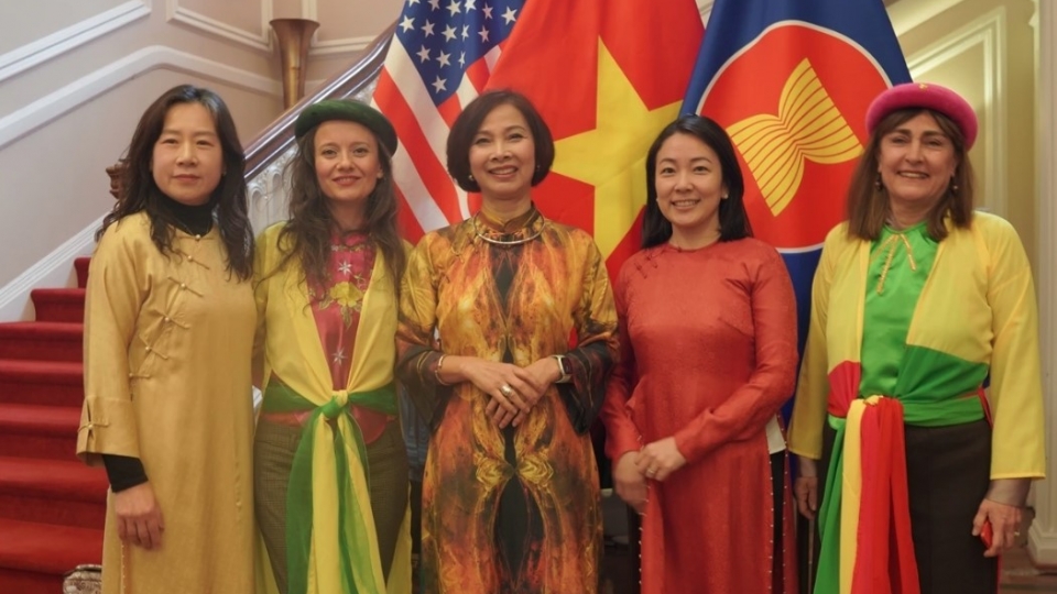 Vietnamese culture impresses international friends in US